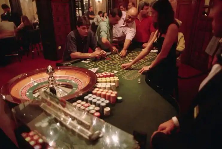 Live American Roulette table on big777win showing wheel, betting layout, and dealer video feed